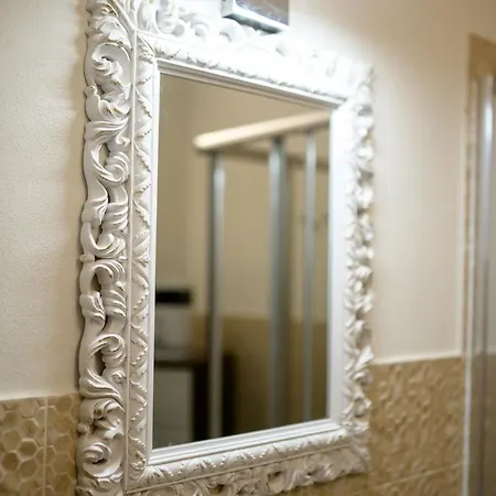 Via Giotto, 5 Apartment