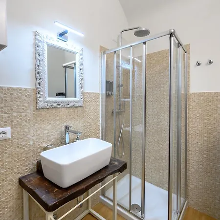 Via Giotto, 5 *