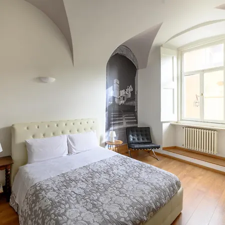 Via Giotto, 5 Lägenhet *