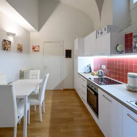 Via Giotto, 5 *